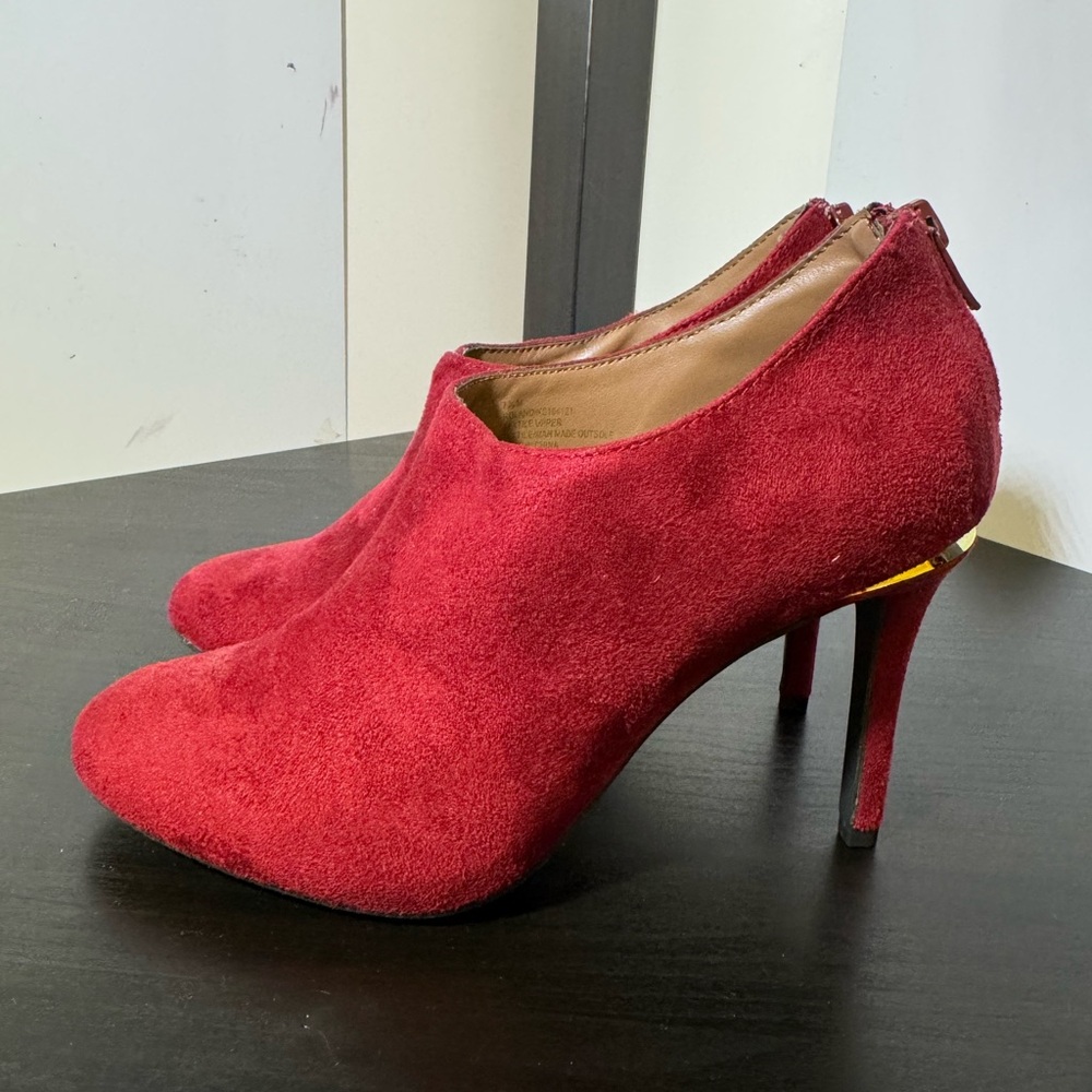 Kensie red suede Roland ankle boot - size 7&1/2M